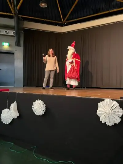 Besuch vom Nikolaus bei &bdquo;B&uuml;hne frei f&uuml;r die AGs&ldquo;