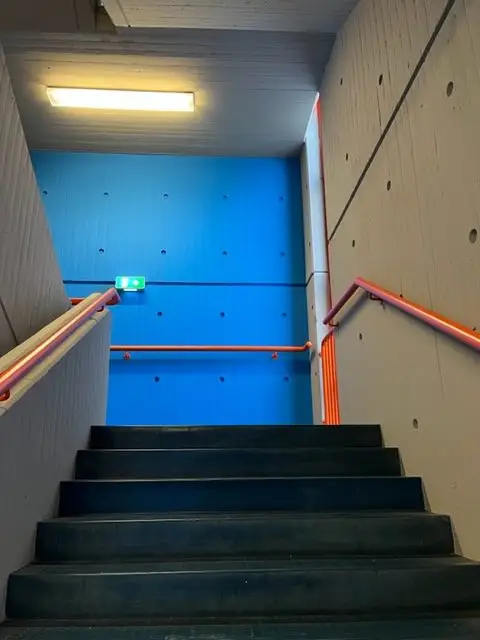 „Das blaue Treppenhaus“