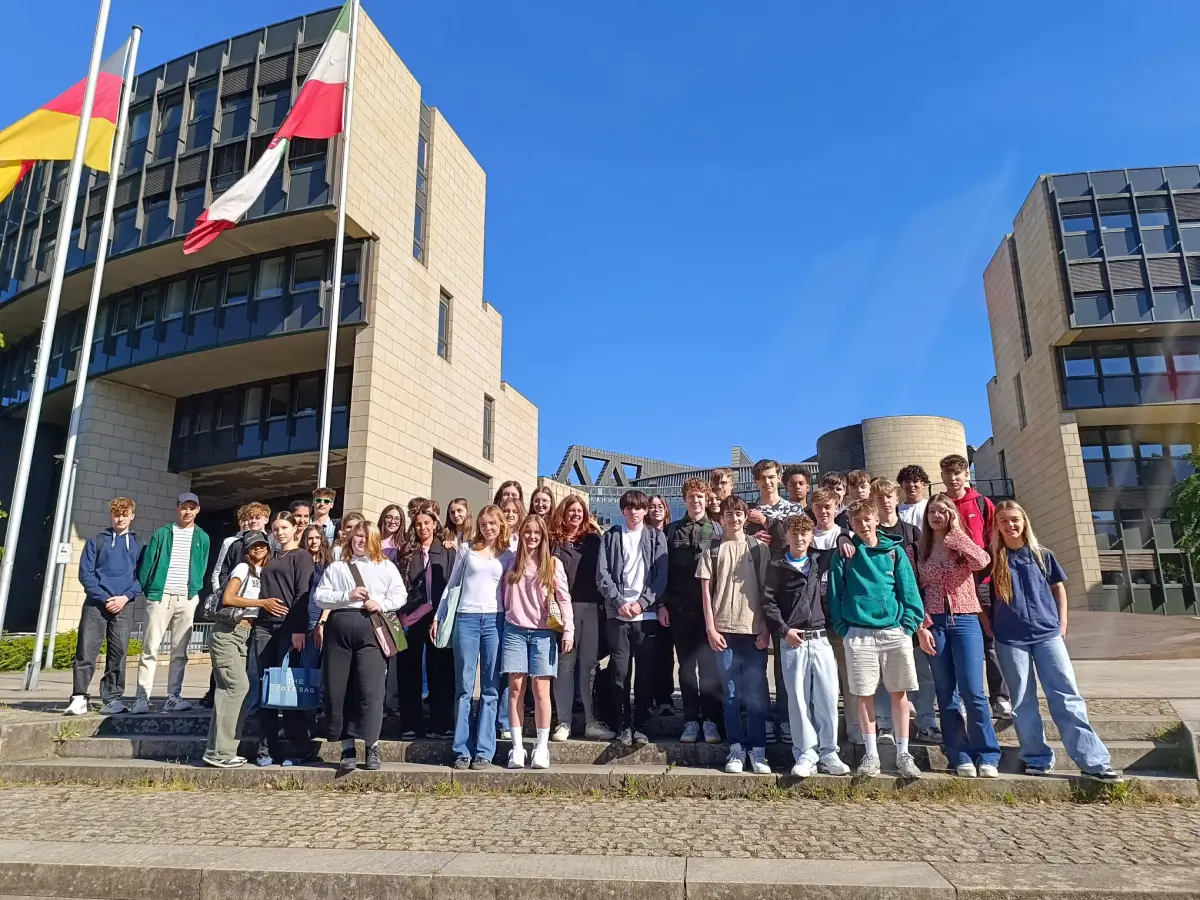 Die Jahrgangsstufe 10 besucht den Landtag in Düsseldorf