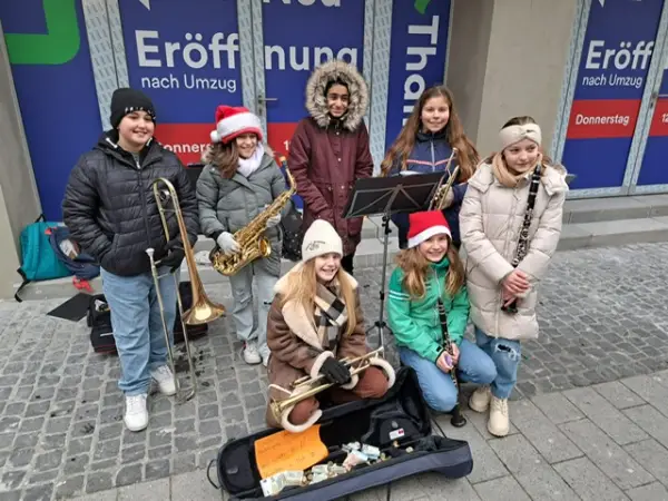 Frostige Spende &ndash; Bl&auml;ser spielen f&uuml;r Kinder in Not