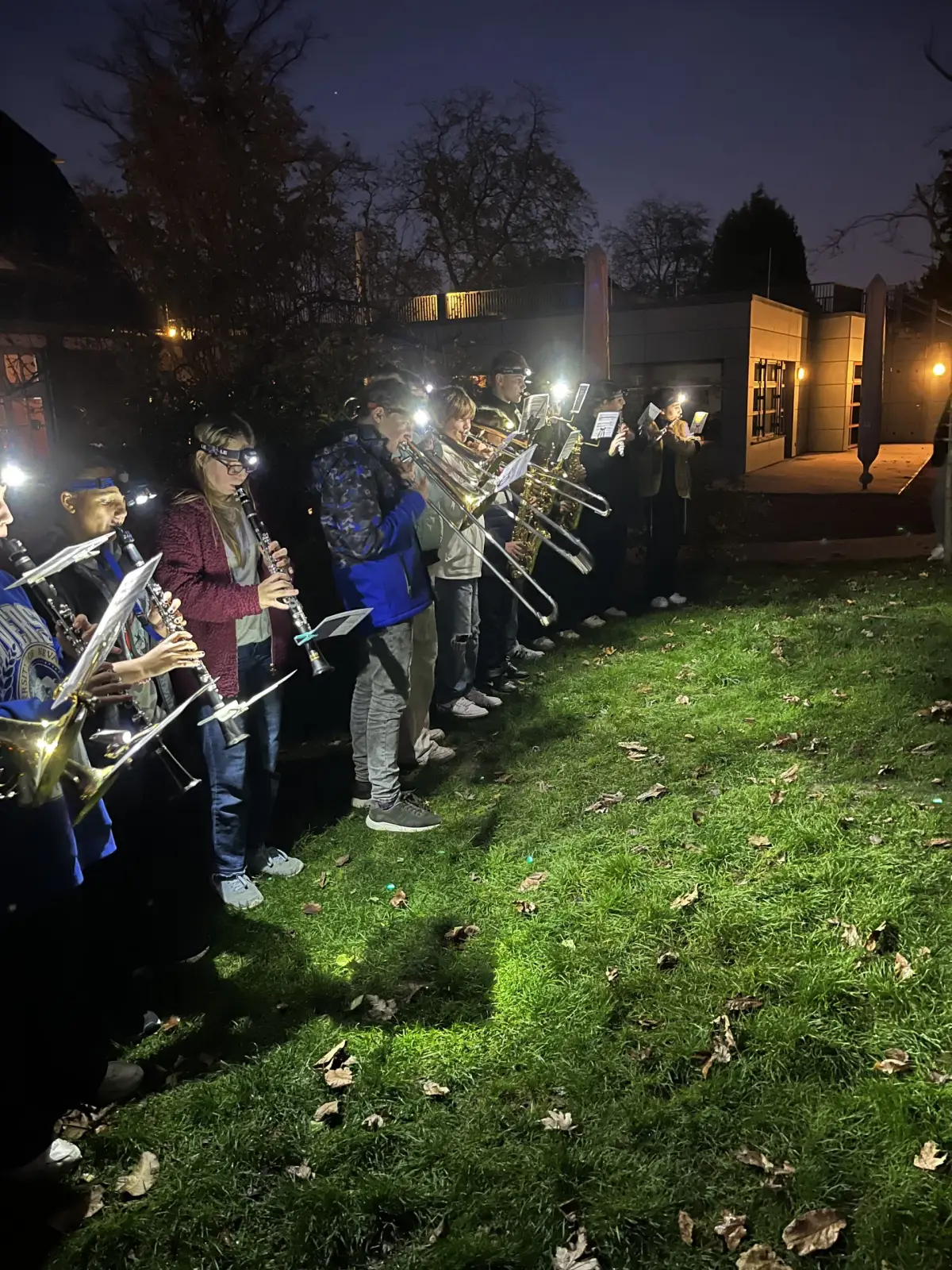 Ein kleiner und ein gro&szlig;er Weckmann, Feuer und nat&uuml;rlich Musik
