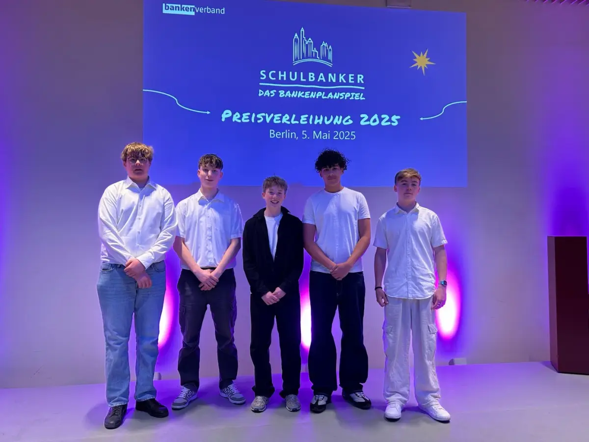 Schulbanker-Finale in Berlin: Horkesgath-Team &bdquo;Noble-Bank&ldquo; auf gro&szlig;er Fahrt