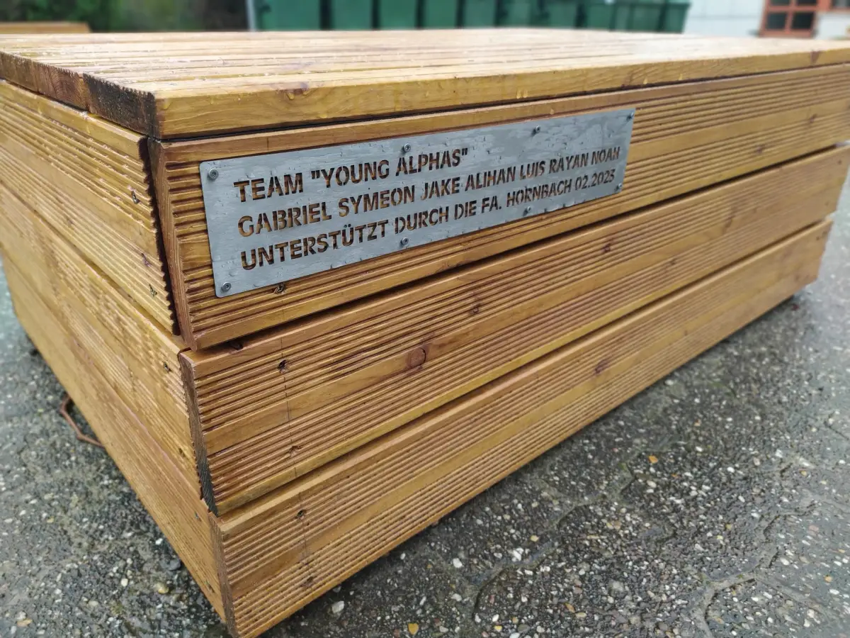 Made by „Young Alphas“ – Schilder für unsere Outdoor-Möbel